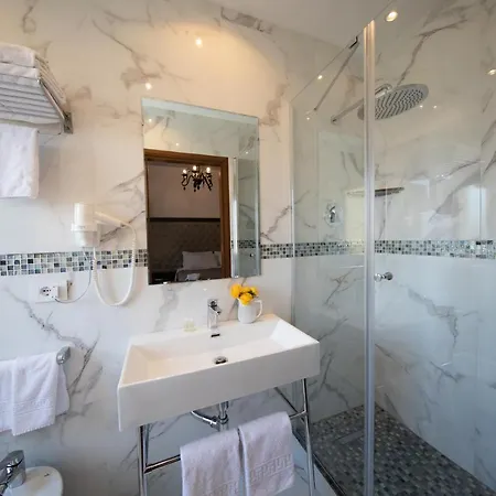 Boutique Re Enzo Hotel 4*