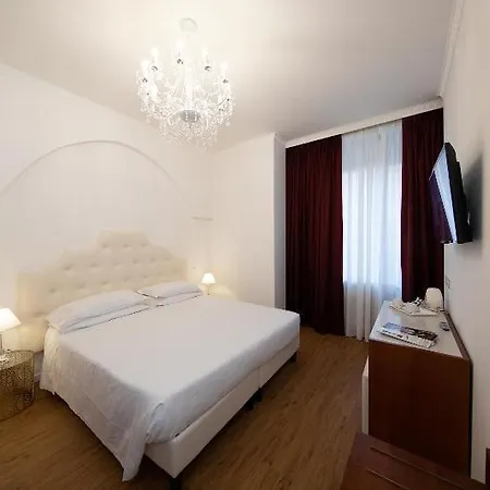 Re Enzo Hotel