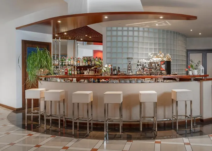 Re Enzo Otel Bolonya